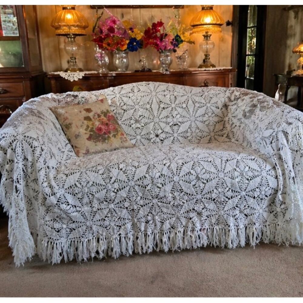 White Vintage Hand Crochet Lace Bedspread / Tablecloth Cotton Fringe